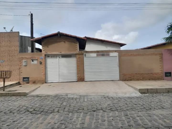 Casa com 2 quartos, área gourmet com piscina no Potengi - Natal-RN (Escriturada)