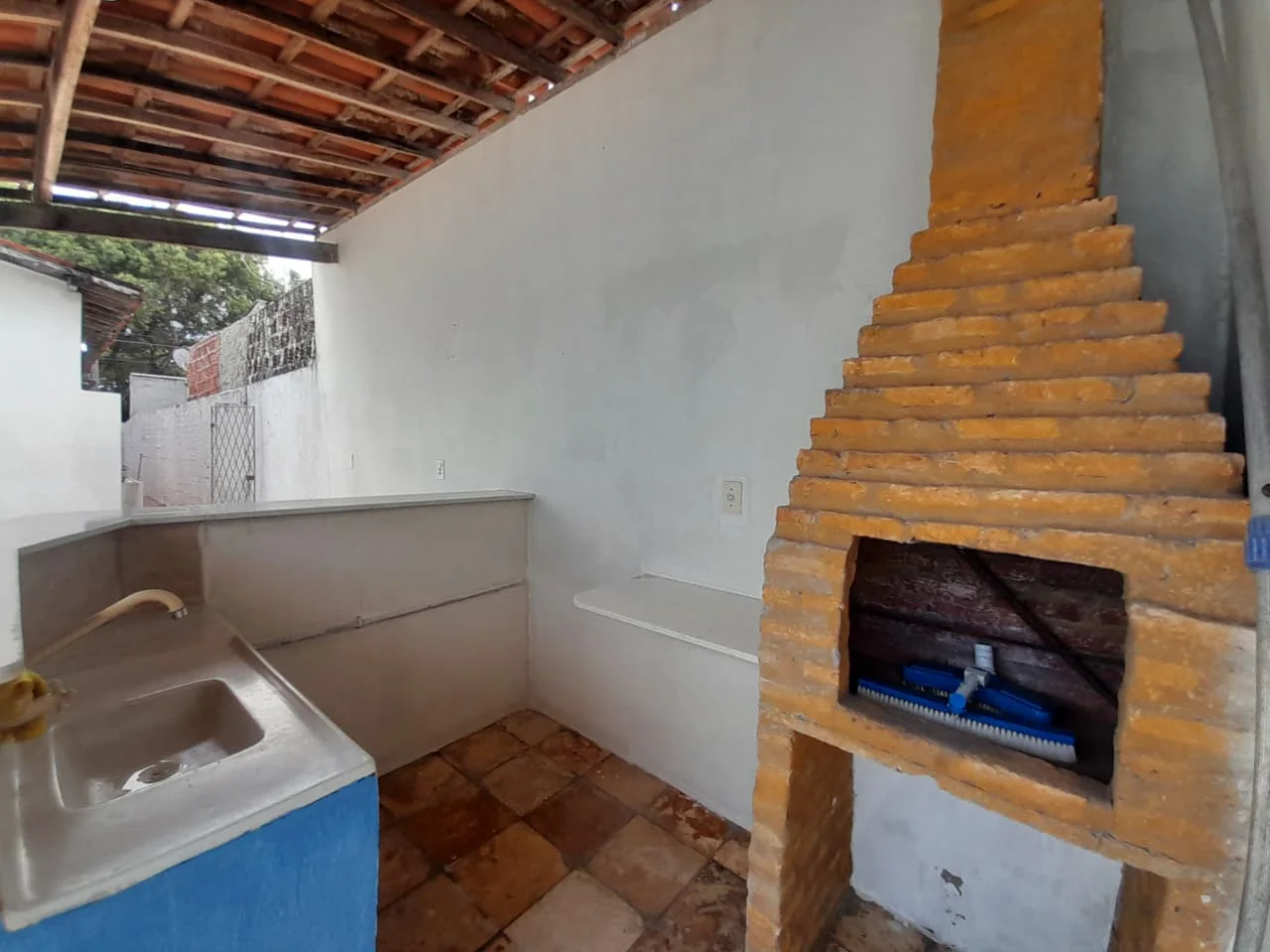 Casa com 2 quartos, área gourmet com piscina no Potengi - Natal-RN (Escriturada)