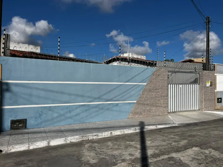 CASA COM 2 QUARTOS Á VENDA EM JARDIM PLANALTO — PARNAMIRIM/RN