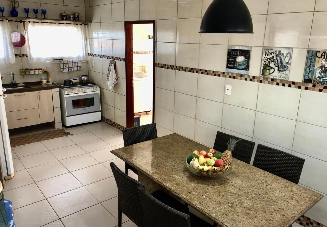 Casa Duplex  com 4 Suítes no Pajuçara - Natal - RN